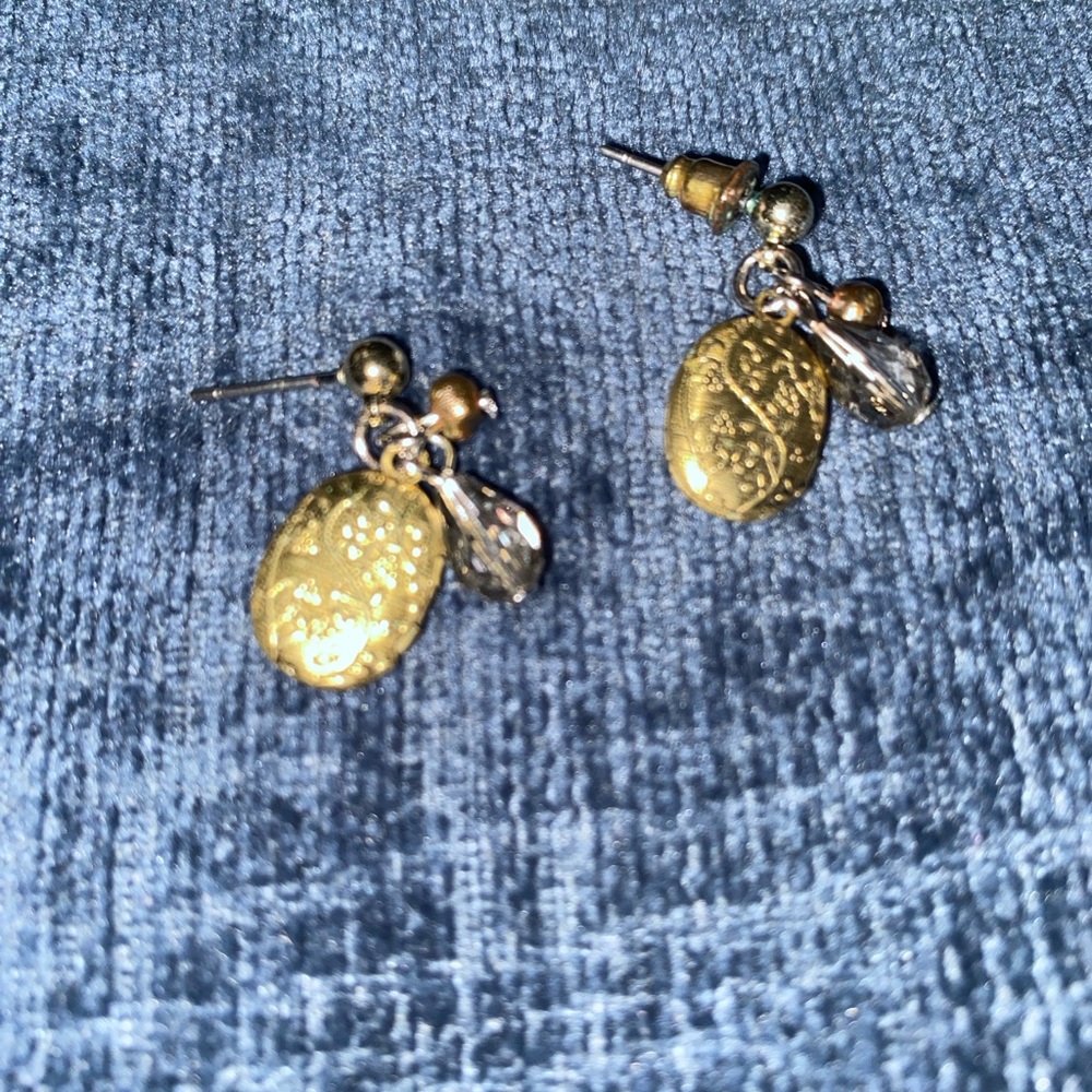 SOLD!!  Elegant Gold tone locket Earrings